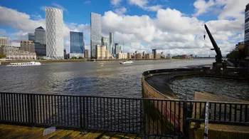 Canary Wharf Dock Crane 2.jpg